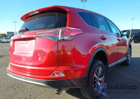 2017 Toyota Rav4 Xle z USA, uszkodzony, nr VIN 2T3WFREV0HW400200